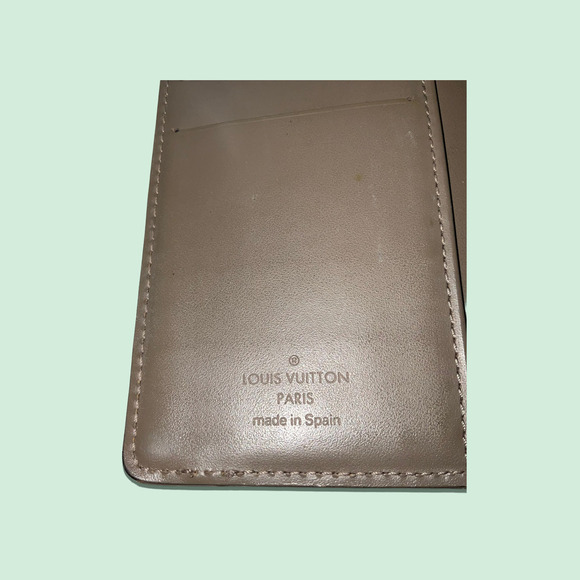 LOUIS VUITTON Small Gray Epi Leather Ring Agenda Cover - Picture 4 of 11